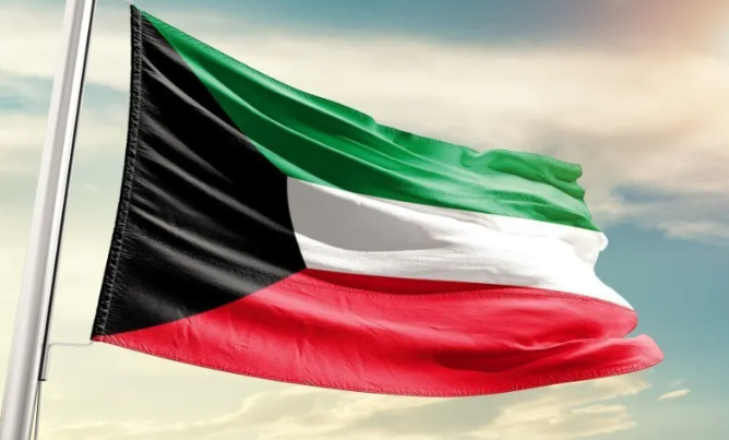 إصابة اثنين من كوادر الطوارئ في الكويت إثر سقوط شظايا