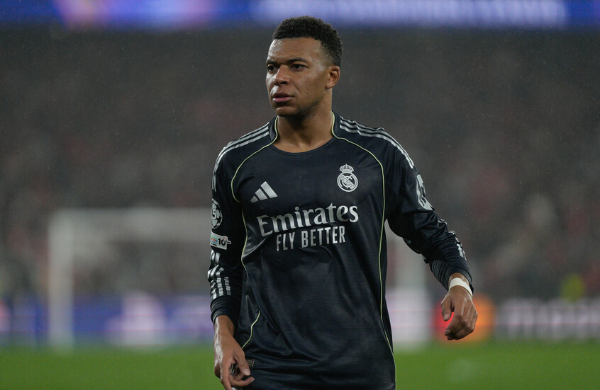 مبابي يهاجم ريال مدريد بعد سقوطه الأوروبي ويصفه بـالمهزلة