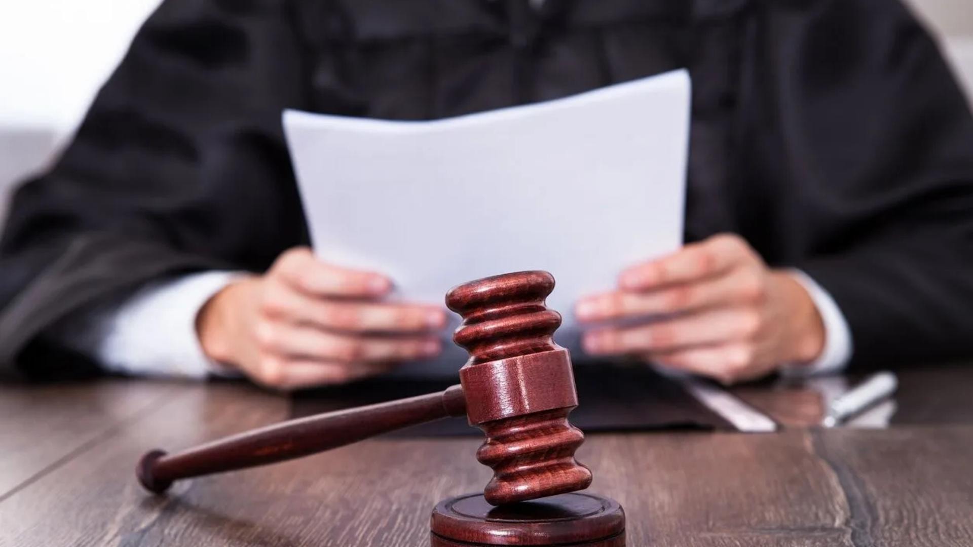 مذكرة توقيف وجاهية بحق إبن عم الأسد