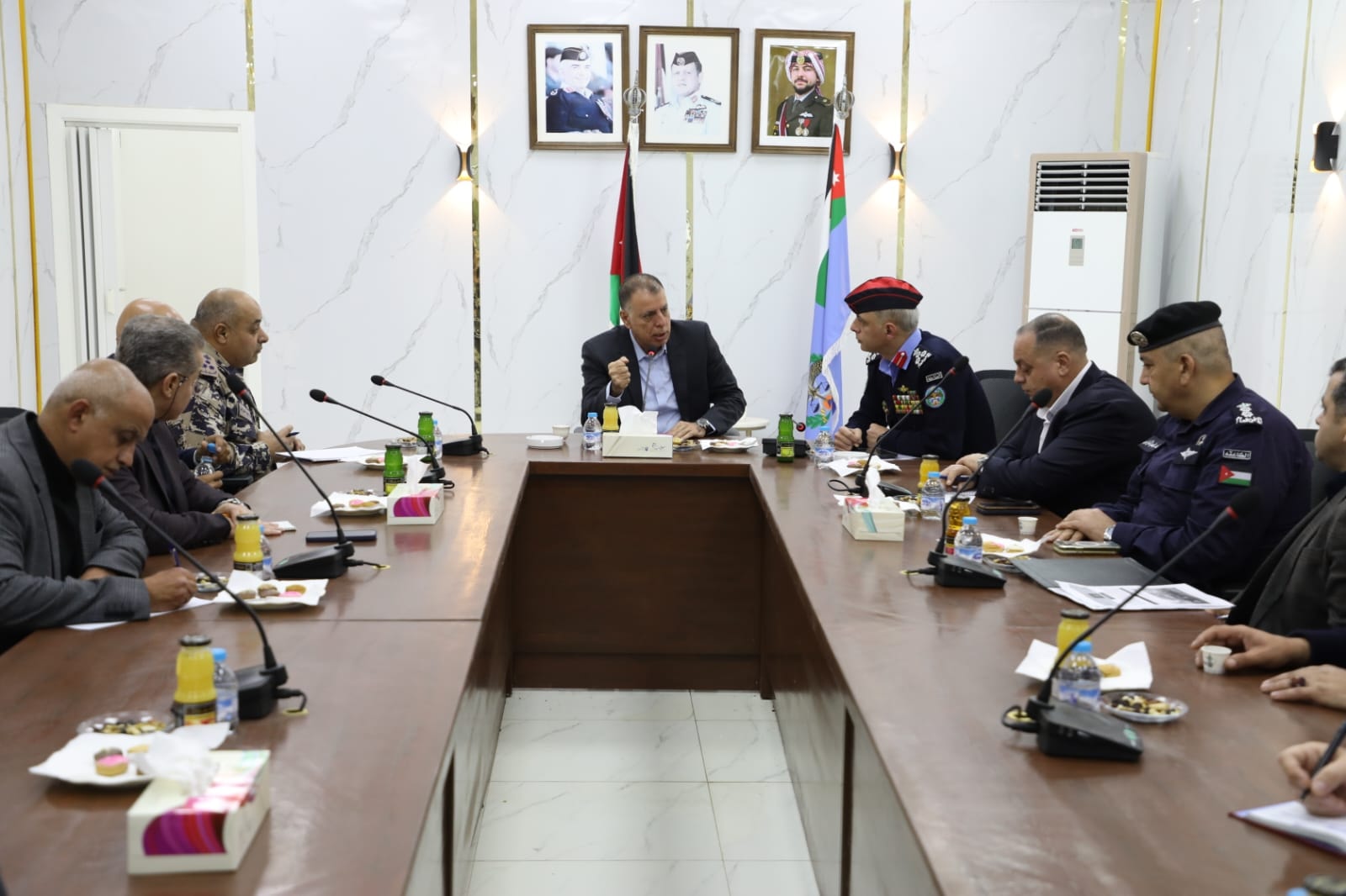 وزير الداخلية في جسر الملك حسين 