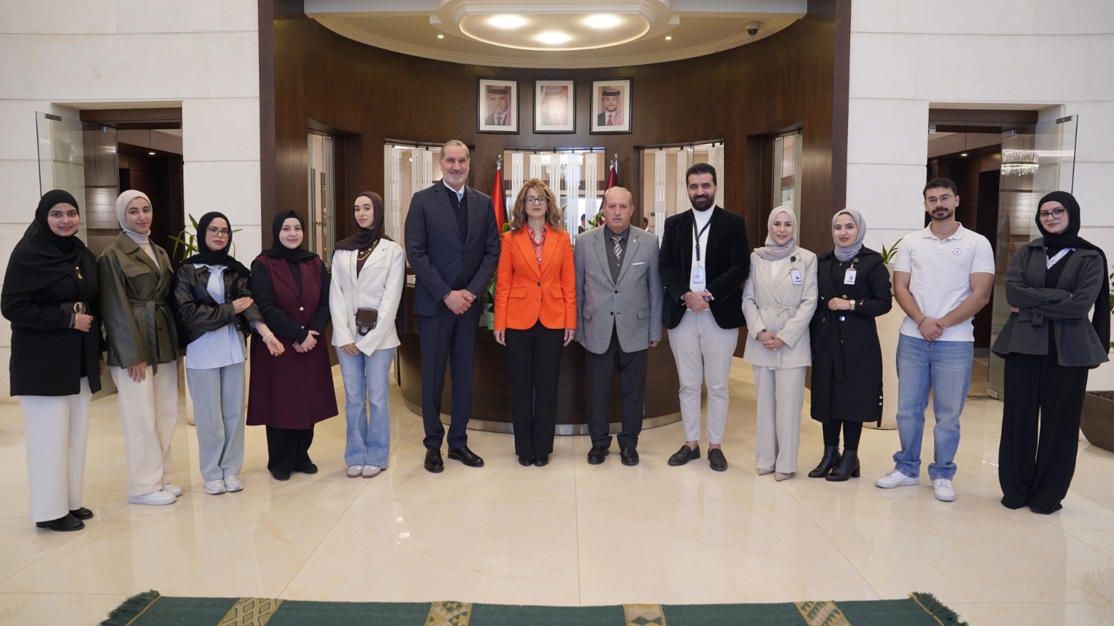 تكريم طلبة من الشرق الأوسط لنجاحهم في إعادة تصور تصميم الطابق السابع من فندق توليدو