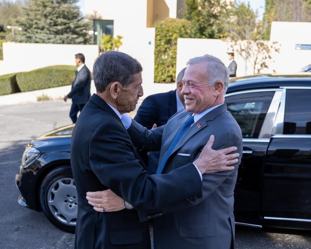 الملك يزور رئيس الديوان الملكي الأسبق يوسف الدلابيح 