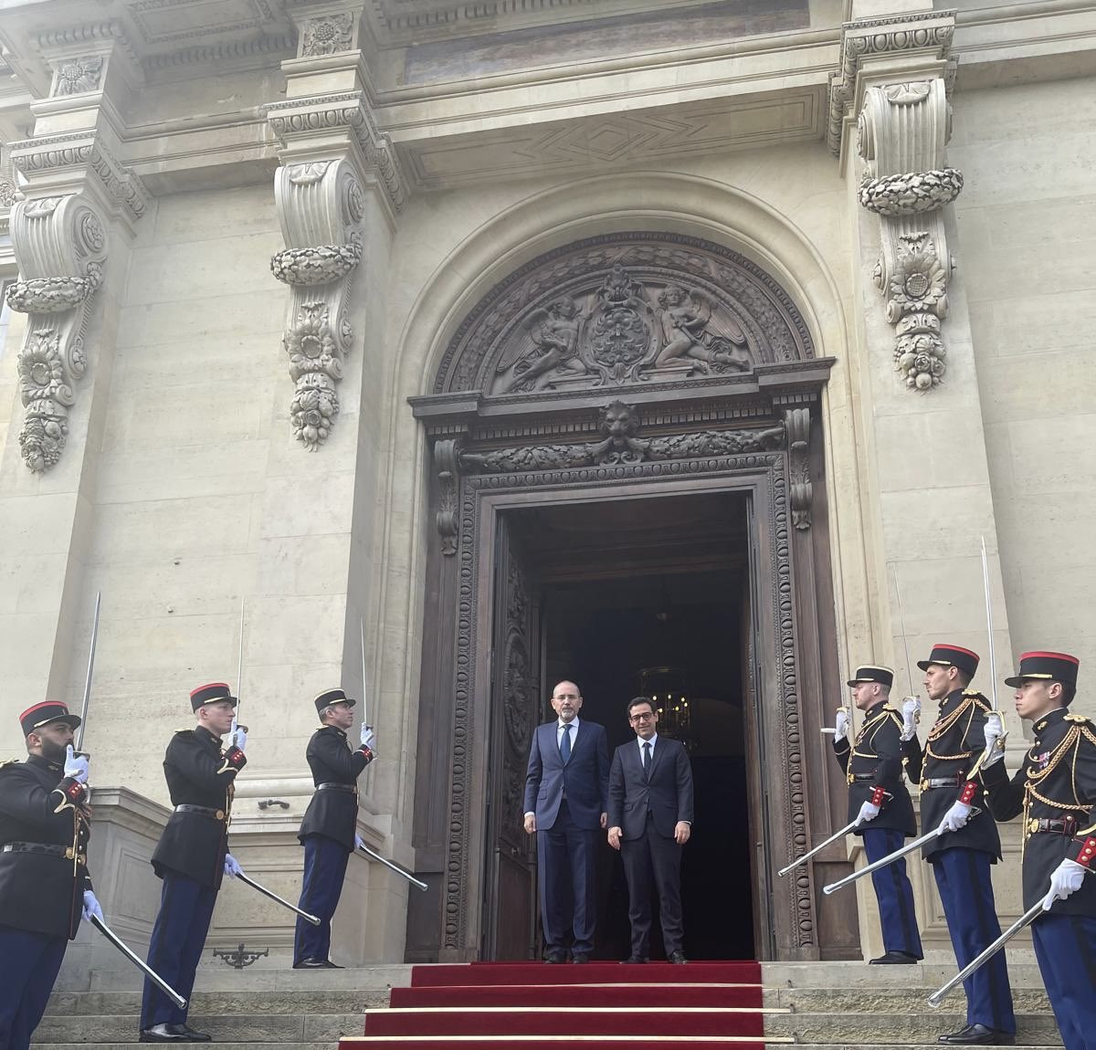وزير الخارجية يبحث مع نظيره الفرنسي الأوضاع في غزة