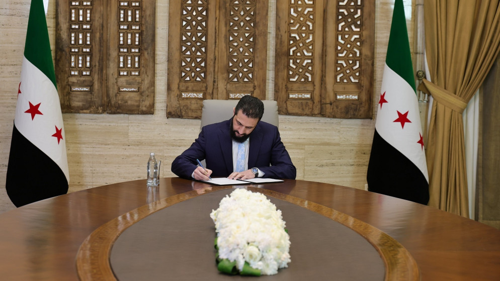 الشرع يصدر عفواً عن محكومين بجنايات ويستثني مرتكبي انتهاكات