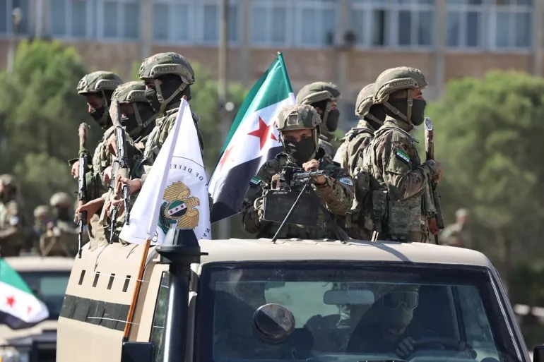 الجيش السوري يعزز انتشاره على طول الحدود مع لبنان والعراق