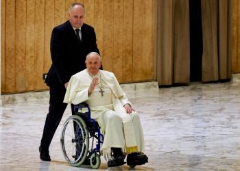 البابا فرنسيس يغادر المستشفى بعد فحوصات طبية