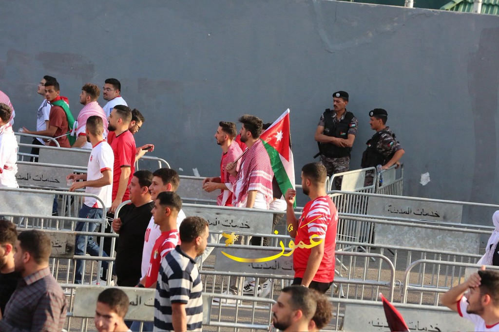 بلدية المفرق الكبرى تتزين بالعَلَم الأردني 