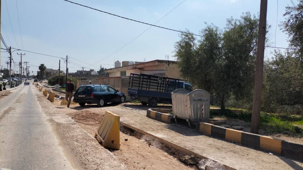 الأشغال تبدأ دراسة توسعة طريق أم قيس باتجاه كفر أسد