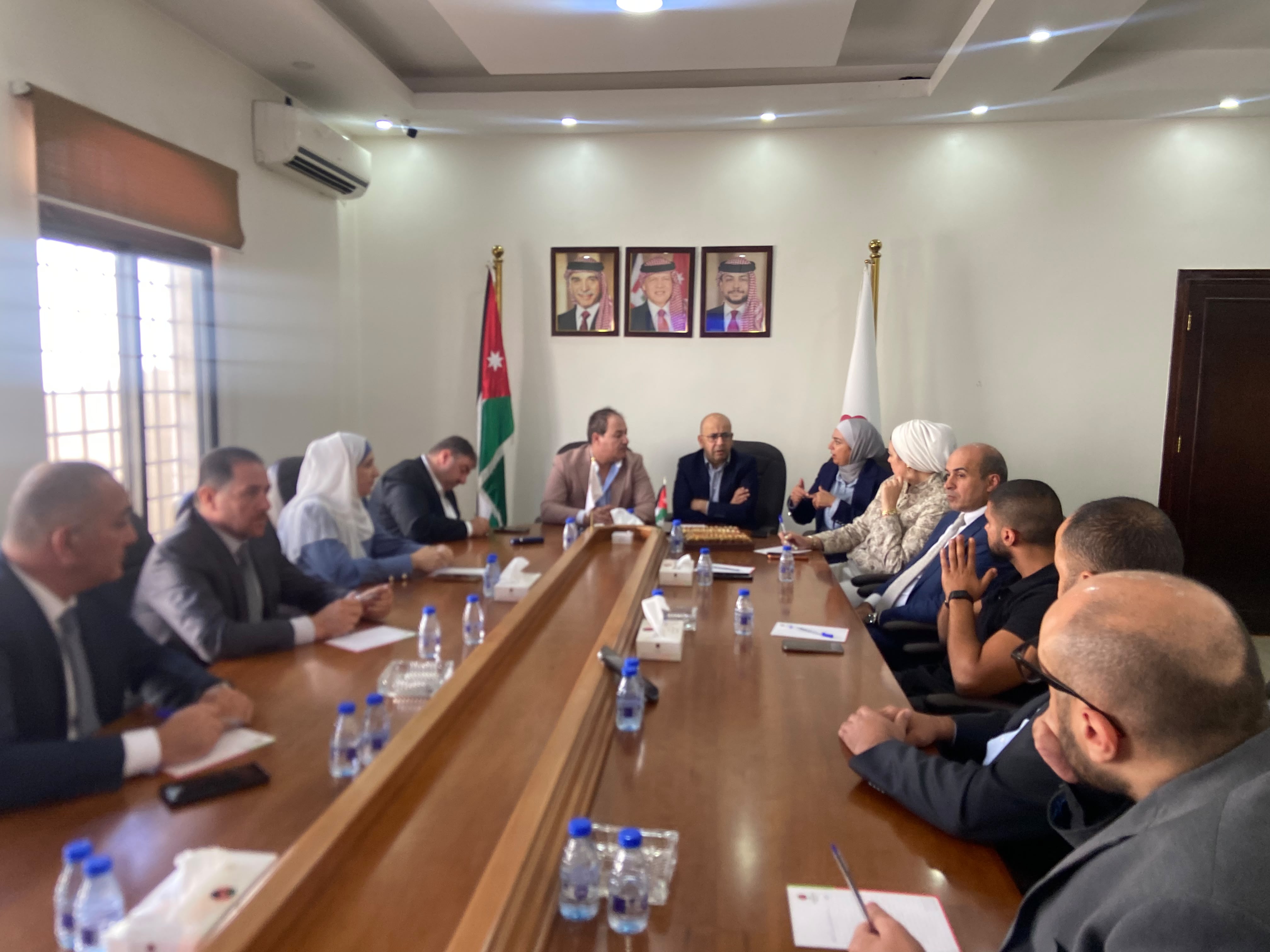 المدن الصناعية تبحث تطوير خدمات نقل العاملين إلى مواقع المدن الصناعية