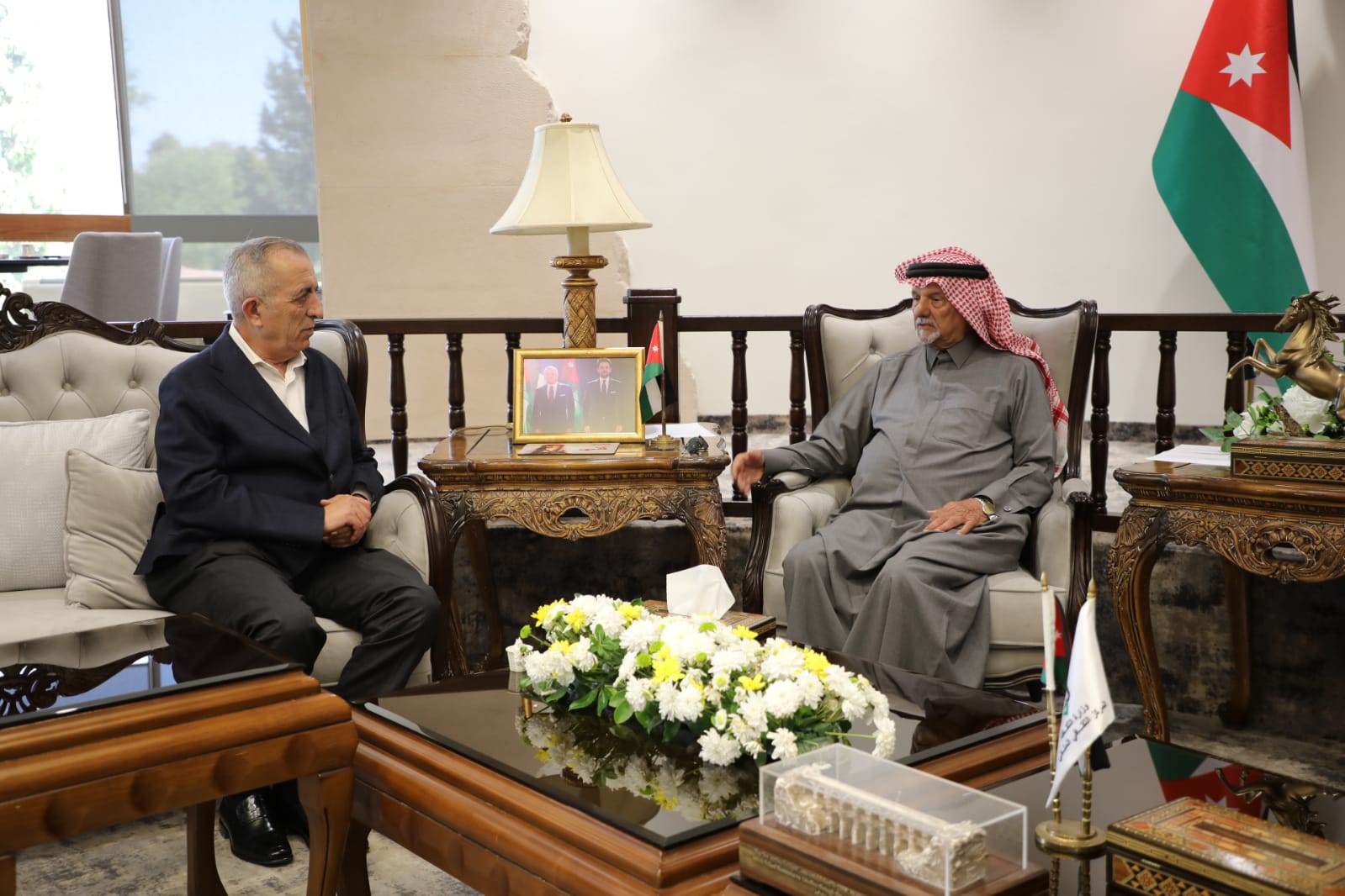 وزير الثقافة الرواشدة يلتقي المفكر الكبير محمد المسفر
