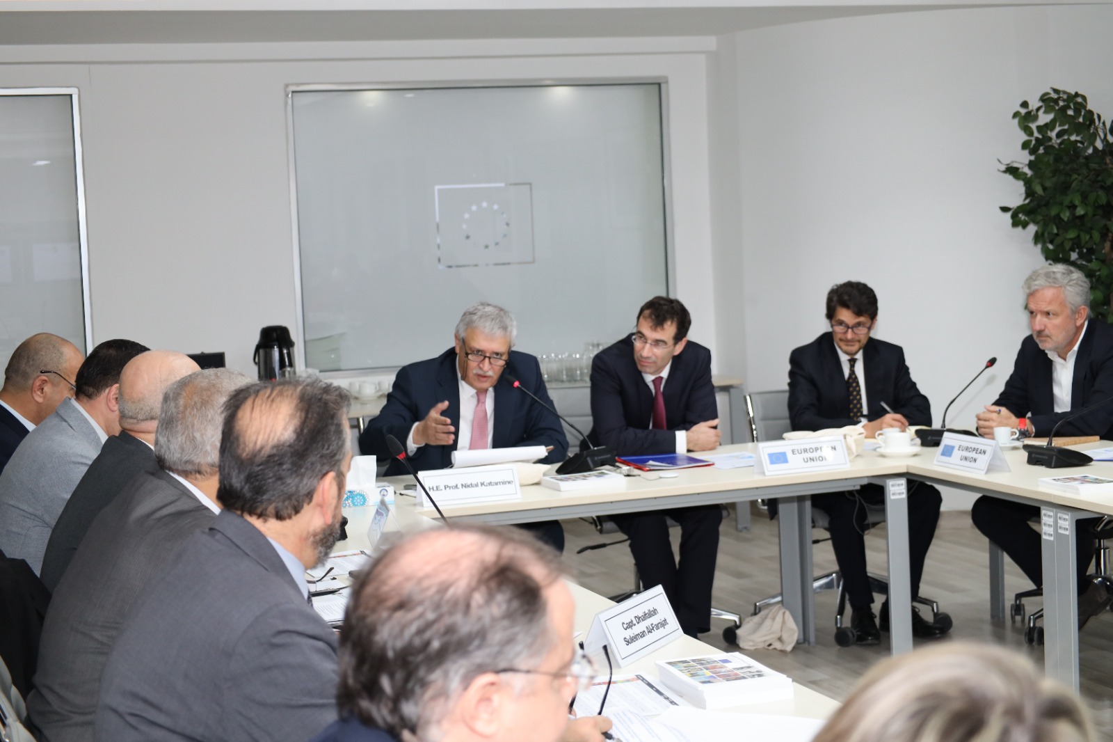 وزير النقل يبحث وبعثة الاتحاد الأوروبي تعزيز التعاون والفرص الاستثمارية 