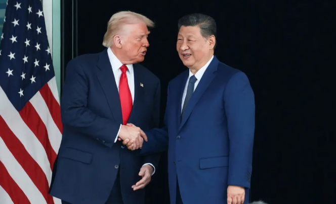 ترامب يتوعد الصين برسوم تصل 50% إذا ساعدت إيران عسكريًا 