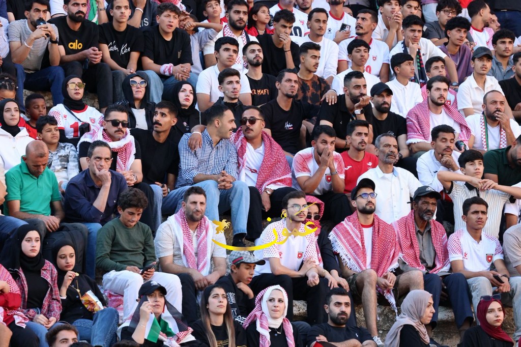 المدرج الروماني يواصل استقبال المشجعين خلال مباراة النشامى والجزائر 