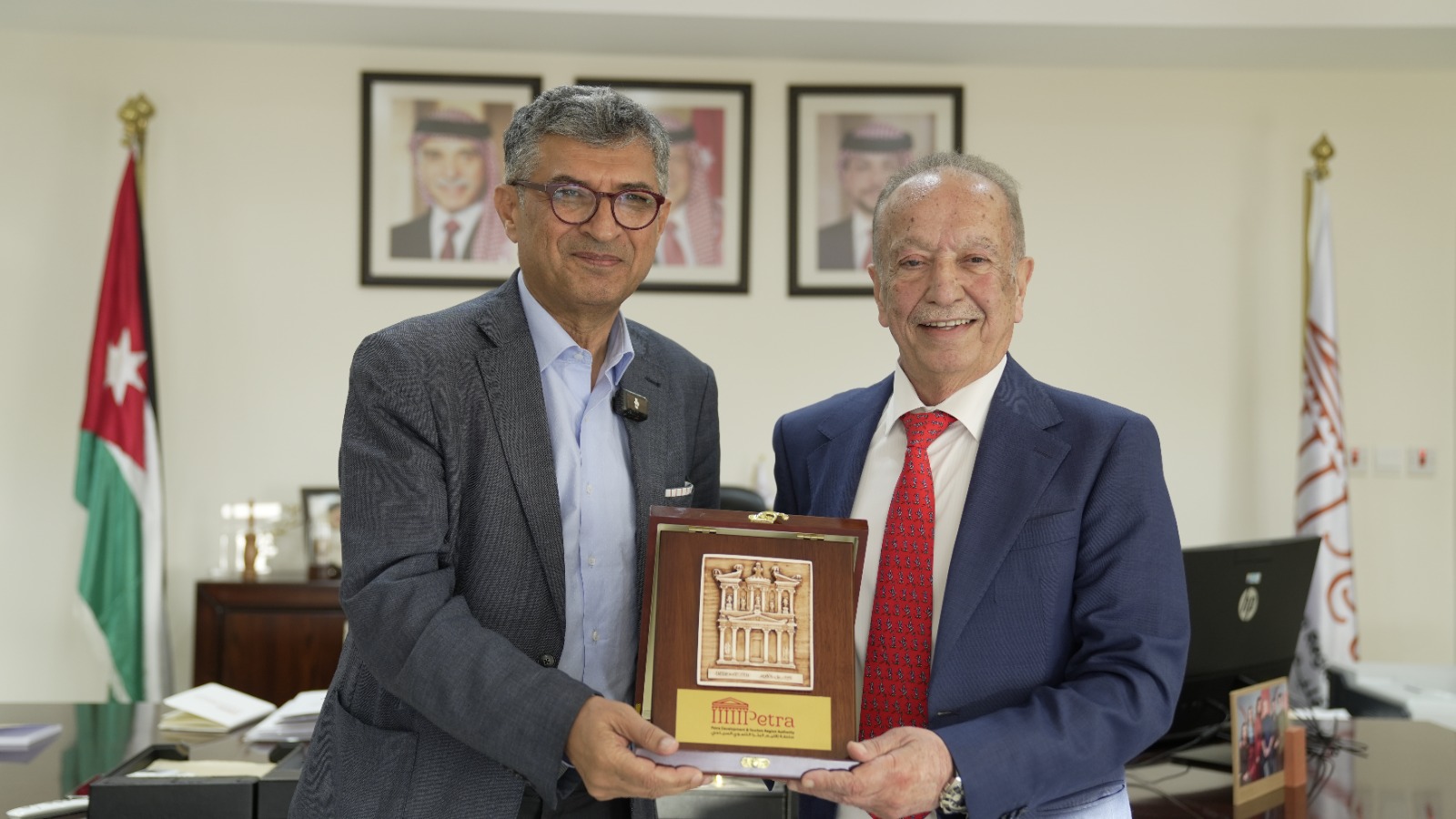 البترا تكرم الوزير الأسبق الدباس 