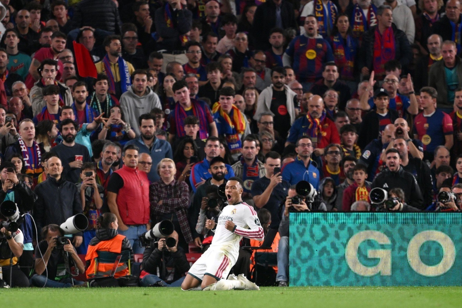 ريال مدريد يحسم الكلاسيكو بثنائية مبابي