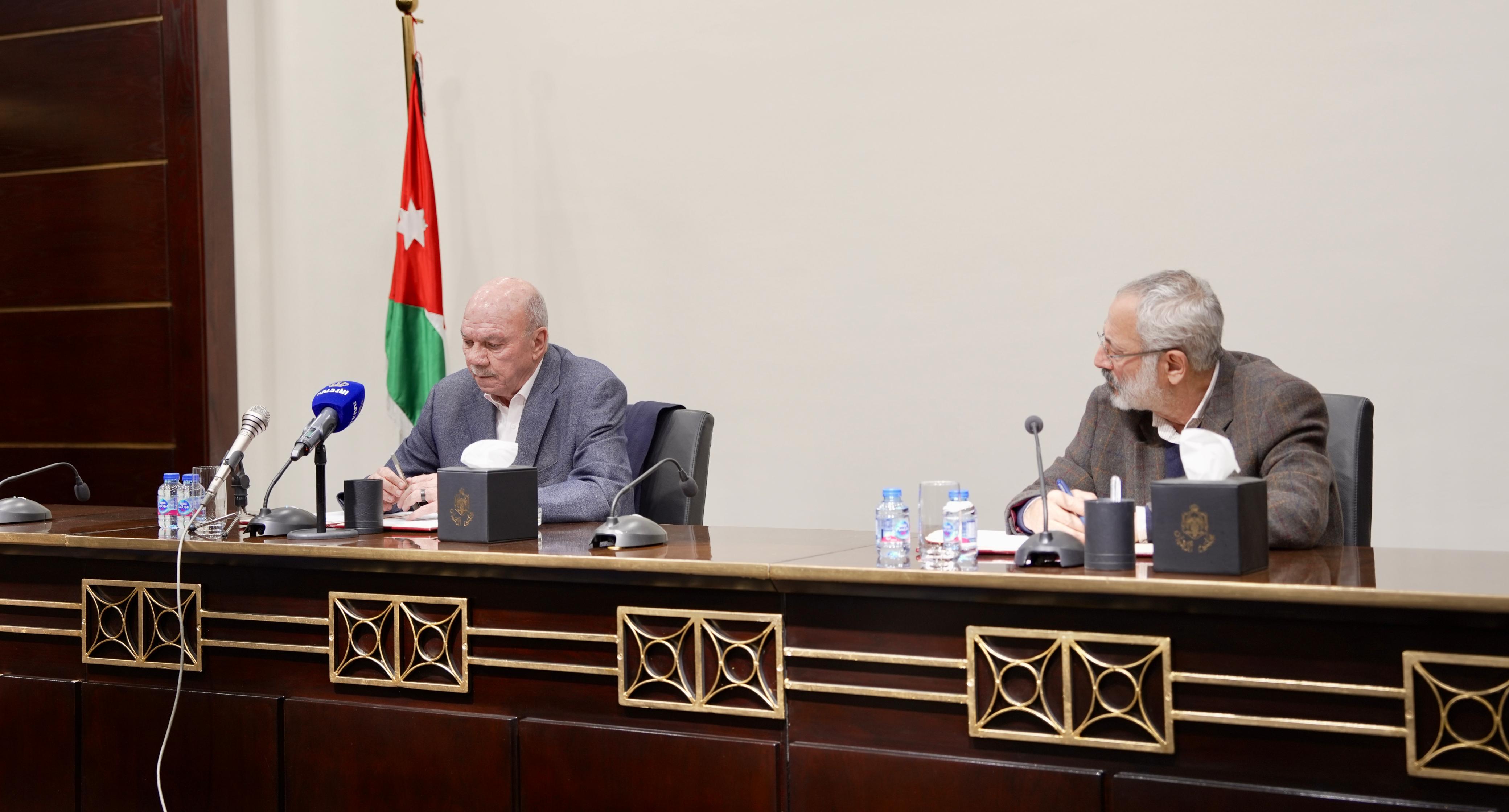 الفايز يدعو الشباب للتصدي إلى ذباب إلكتروني يستهدف الأردن