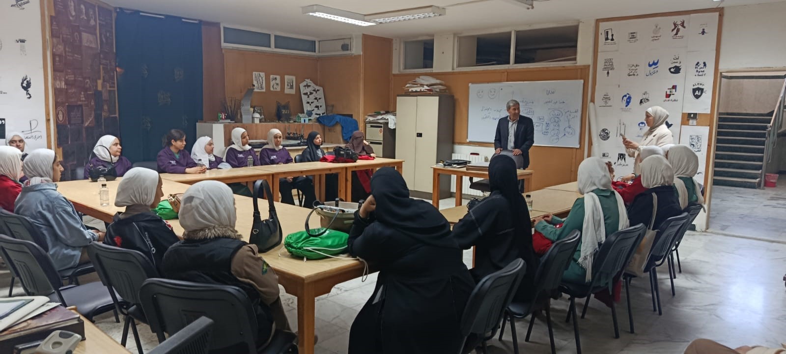 كلية العمارة والتصميم تستضيف طالبات مدرسة سحاب الثانوية في زيارة تعريفية بتخصصاتها الأكاديمية
