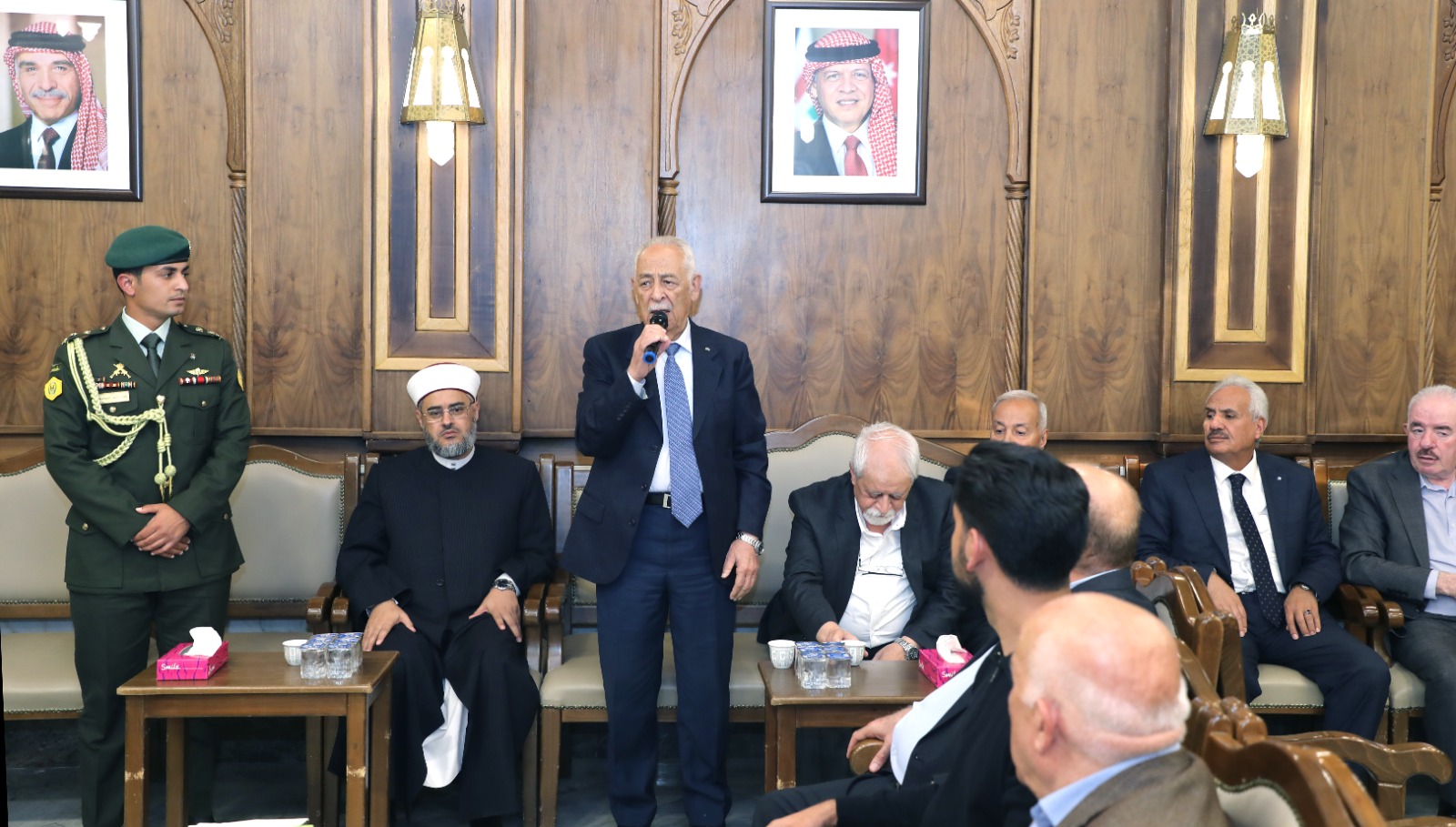 مندوبا عن الملك وولي العهد ..  العيسوي يعزي المبيضين والطريفي