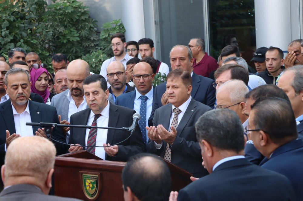 جامعة البلقاء التطبيقية تنظم وقفة تضامنية حدادًا على شهداء كنيسة الكرك