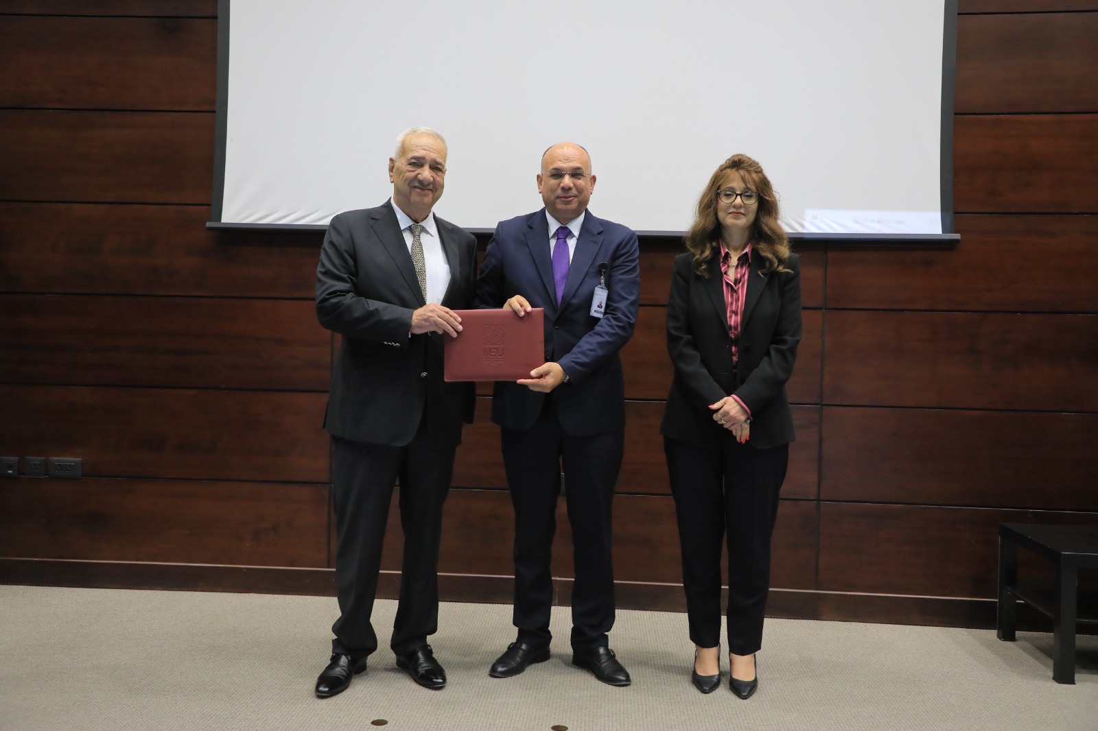 إنجاز وطني بمعايير عالمية ..  الشرق الأوسط تعزّز حضور الأردن على خارطة التميز باعتمادية AACSB  وFIBAA