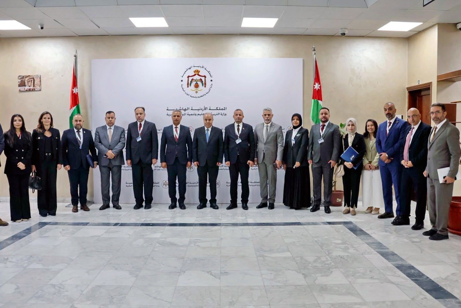 وزير التربية يبحث مع وفد عراقي تعزيز التعاون في التعليم العالي