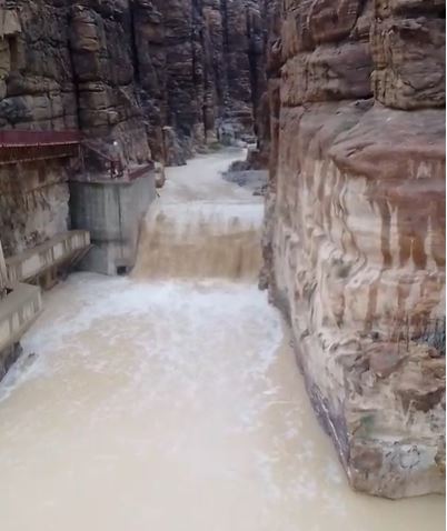 أودية الجنوب تمتلئ بمياه السيول