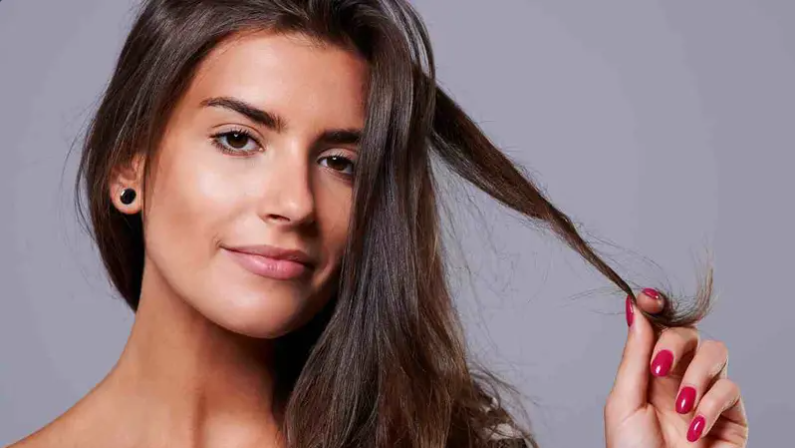 7 أسباب خفية تجعل شعرك ينمو ببطء