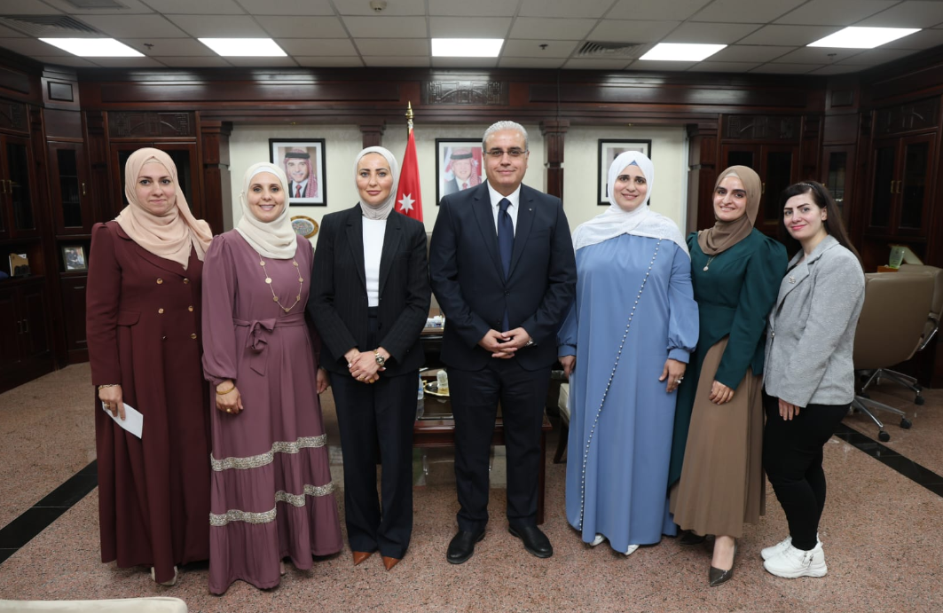 البدور يكرم الفائزين في مسابقة التميز التمريضي والقبالة