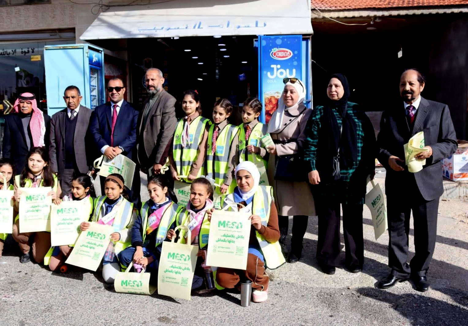 بدلها بقماش ..  مبادرة تسعى لتعزيز السلوكيات والحد من التلوث