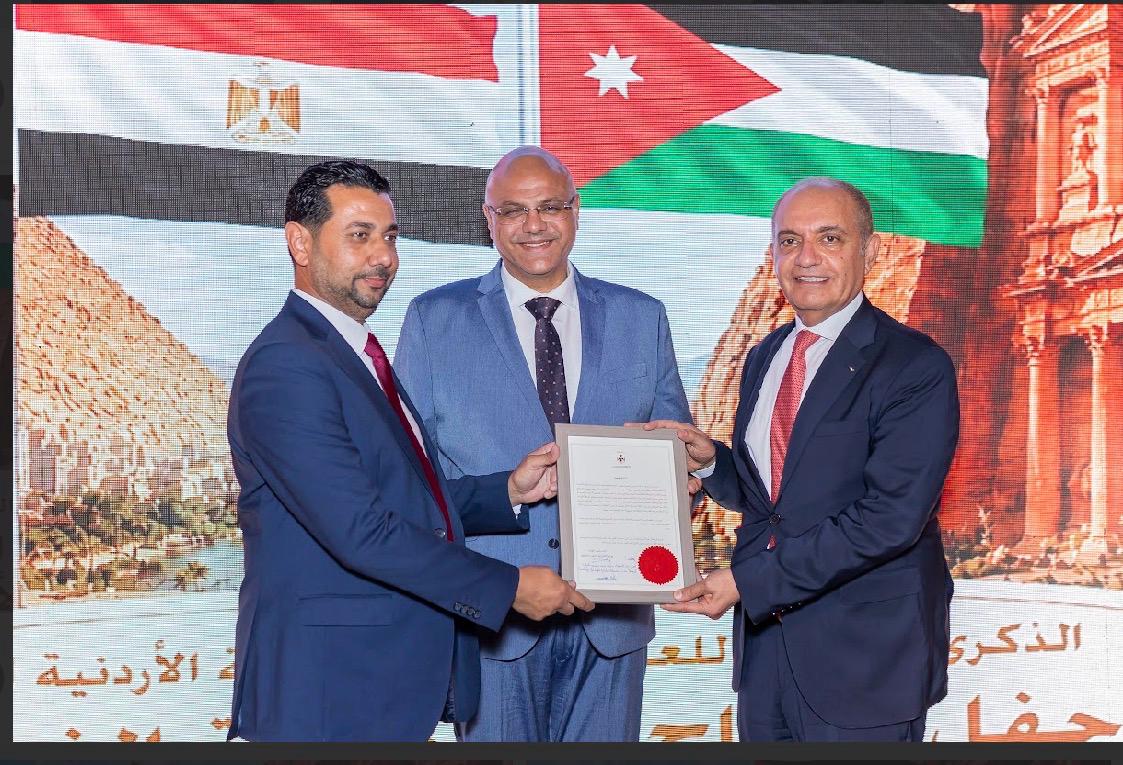 العبادي يتسلم براءة تعيينه قنصلاً فخرياً للأردن في الإسكندرية