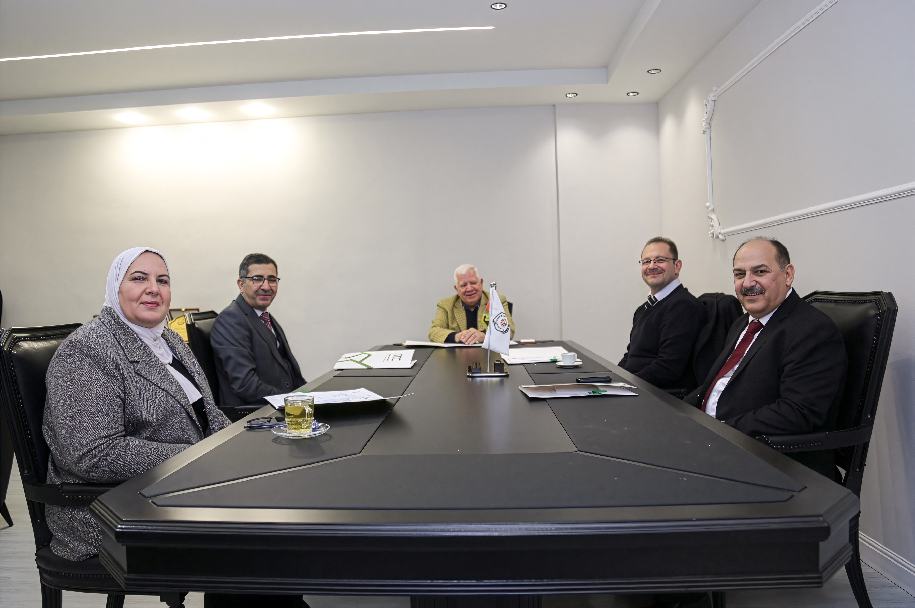 مجلس أمناء كلية توليدو الجامعية المتوسطة يعقد اجتماعه الأول 