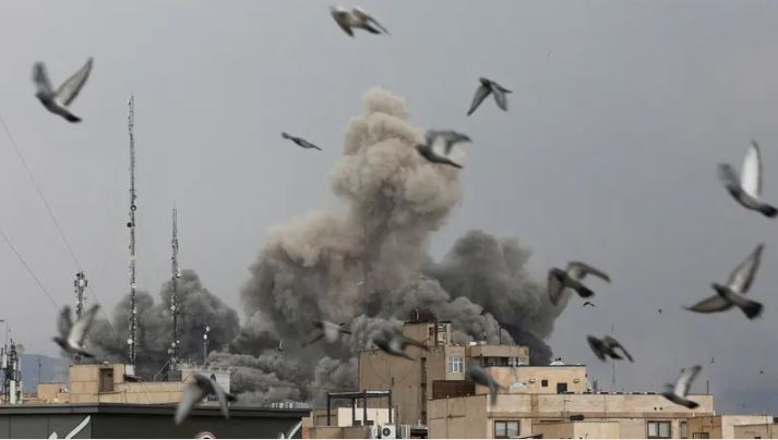 الحرب تدخل أسبوعها الثاني ..  قصف مكثف على طهران وهجمات صاروخية على إسرائيل