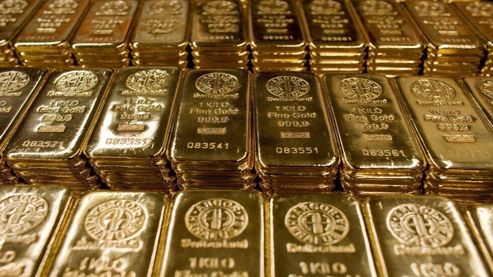 طن ذهب أسبوعياً إلى ملجأ نووي في سويسرا مقابل عملات مشفرة ..  ما القصة؟