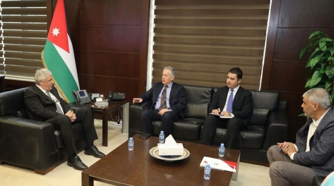 وزير النقل والعمل والسفير التركي يبحثان تعزيز التعاون المشترك