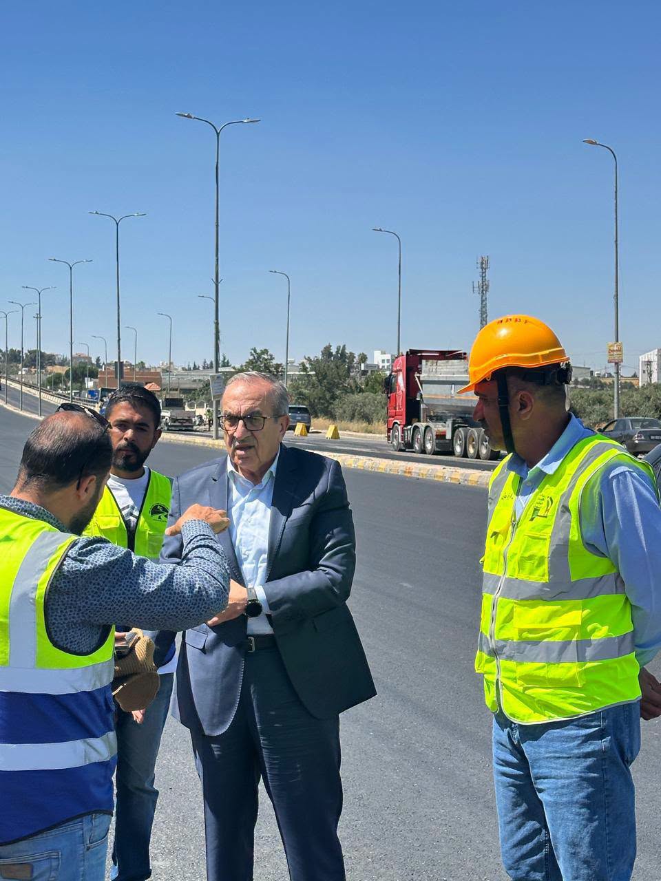 أبو السمن يتفقد أعمال صيانة طريق مأدبا الغربي