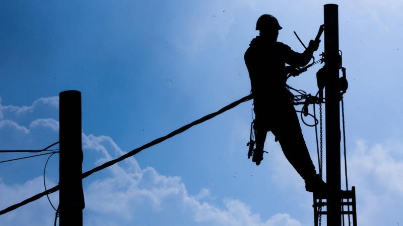 فصل مبرمج للتيار الكهربائي عن مناطق بلواء الوسطية الإثنين