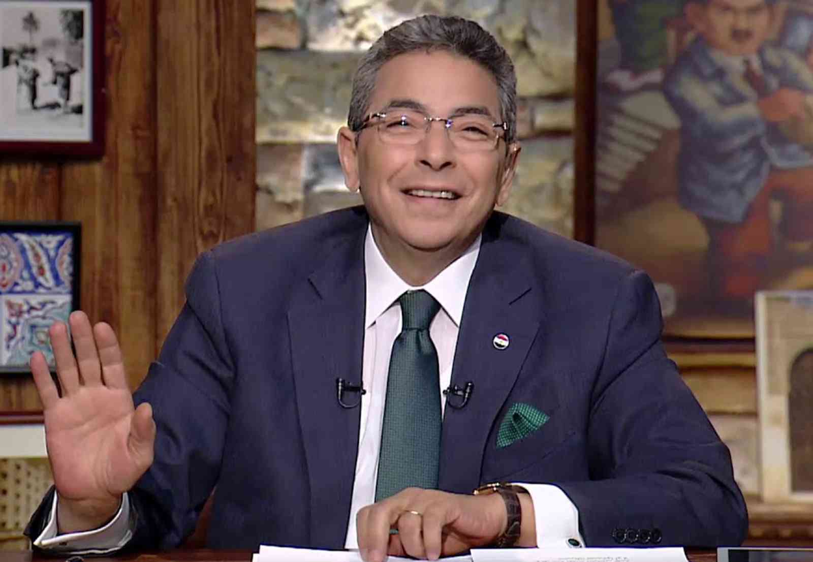 لماذا أوقف برنامج الإعلامي محمود سعد؟