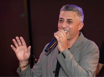 عمر العبداللات يغني دعمًا لمرضى السرطان الاطفال في الاردن وغزة