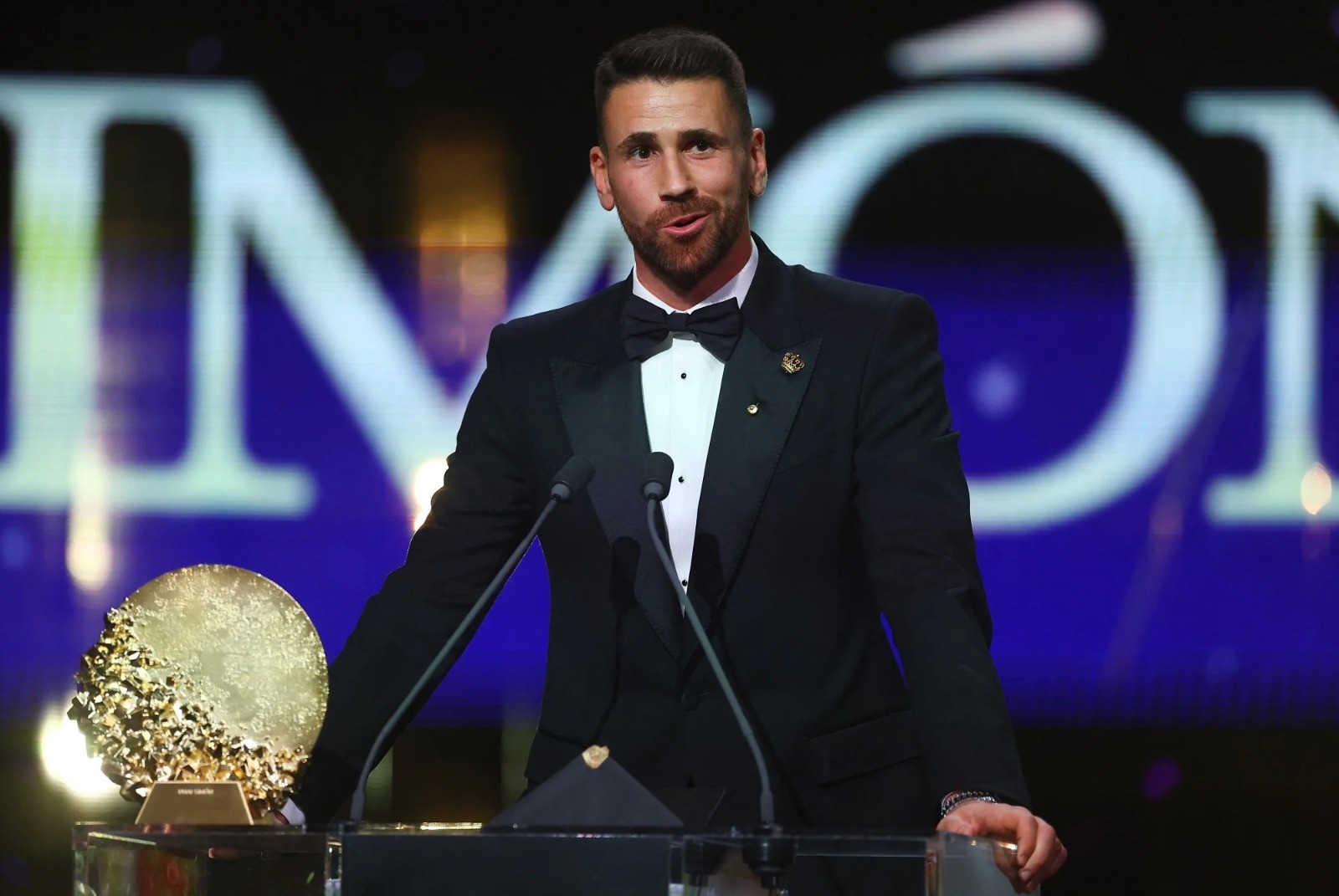 أوناي سيمون يفوز بجائزة أفضل حارس مرمى في العالم لعام 2026