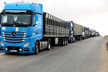 الأردن يسير ٣٥ شاحنة من المواد الغذائية إلى غزة