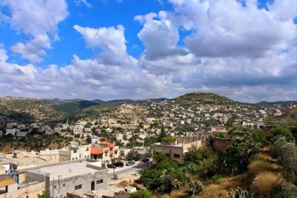 طمر بئر روماني لتجميع المياه ظهر اثر هبوط طريق في اربد