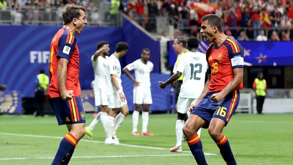 اسبانيا تفوز على السعودية برباعية في كأس العالم