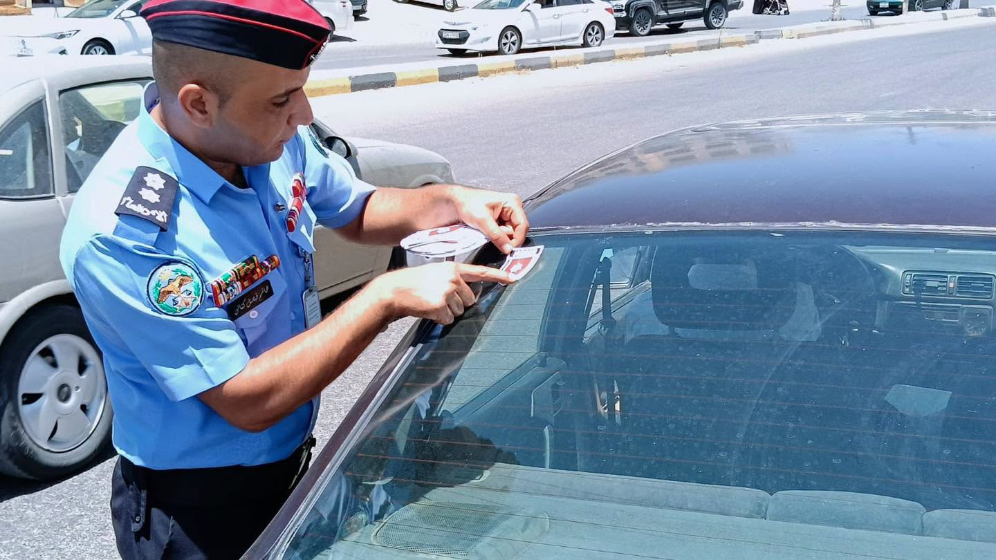 الشرطة المجتمعية تواصل الحملة الداعمة لمنتخب النشامى 