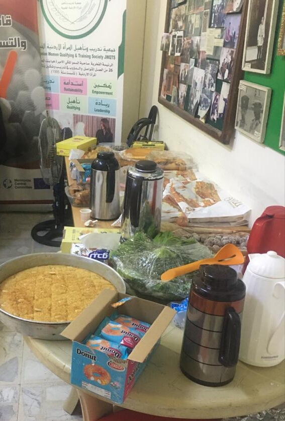 الجازي توزع مساعدات على 60 أسرة فقيرة احتفالا بالمولد النبوي | اخبار الاردن