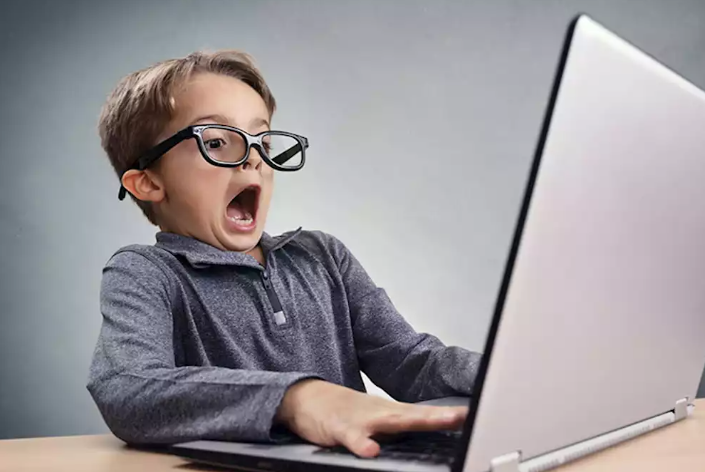 تشكيل لجنة وطنية لحماية الاطفال من مخاطر التواصل الاجتماعي والانترنت