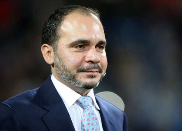 الأمير علي يحفز لاعبي المنتخب الأولمبي قبل مباراة قرغيزستان