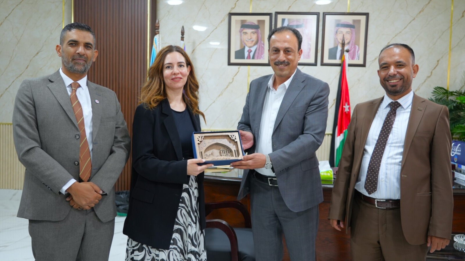 جامعة الزرقاء تعقد محاضرة حول القانون الدولي الإنساني: المبادئ الأساسية وآليات التطبيق