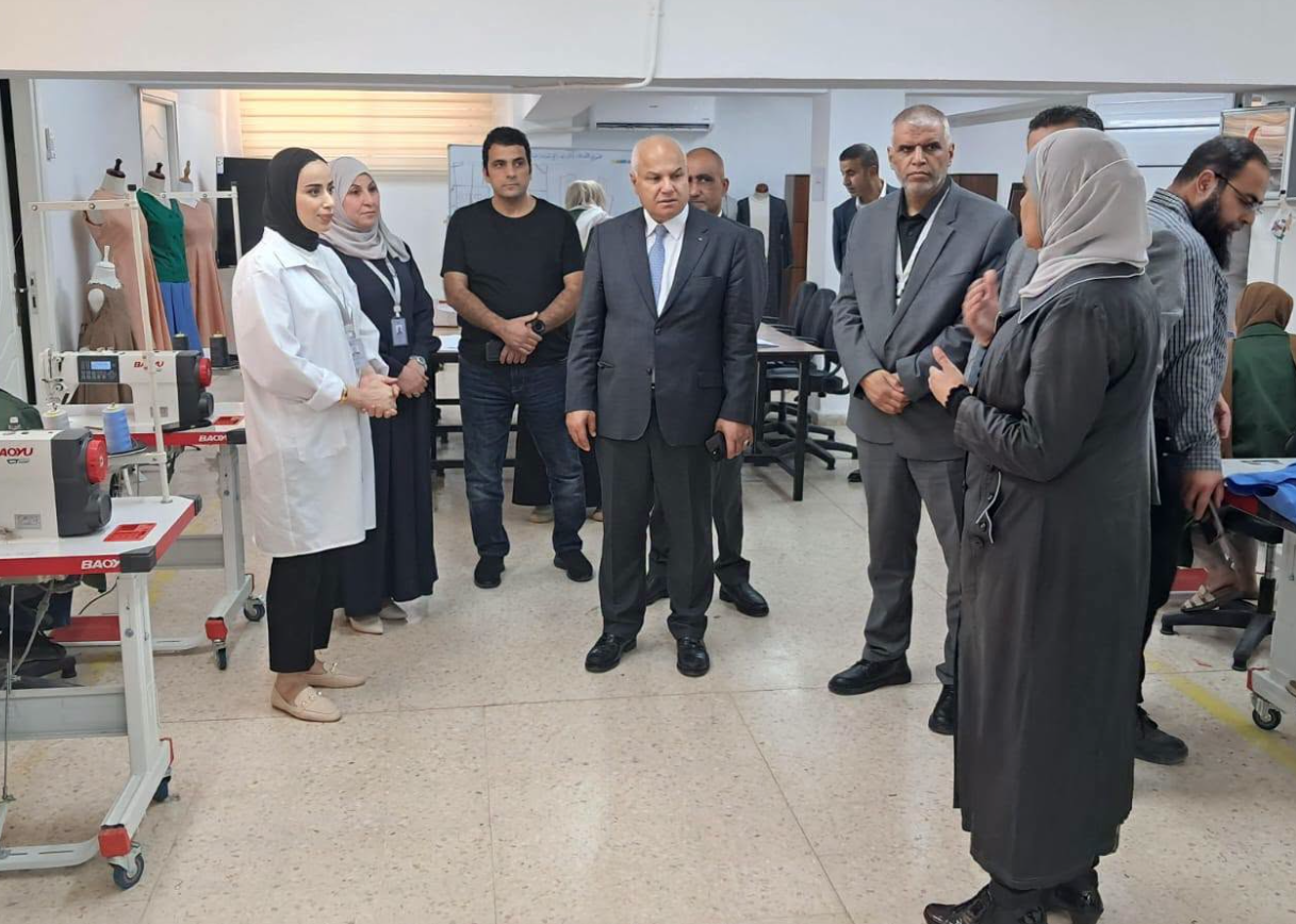 وزير العمل يتفقد معاهد تدريبية في إربد