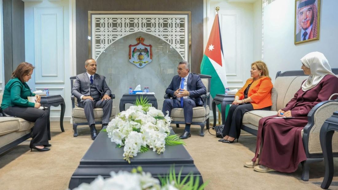 الخارجية النيابية تلتقي السفير الباكستاني وتبحث تعزيز التعاون