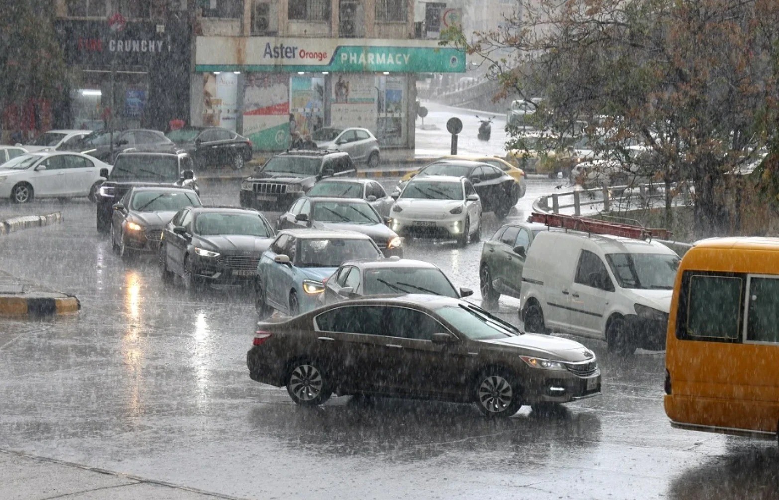 الأرصاد: زخات رعدية متوسطة وغزيرة في عدة مناطق بالمملكة